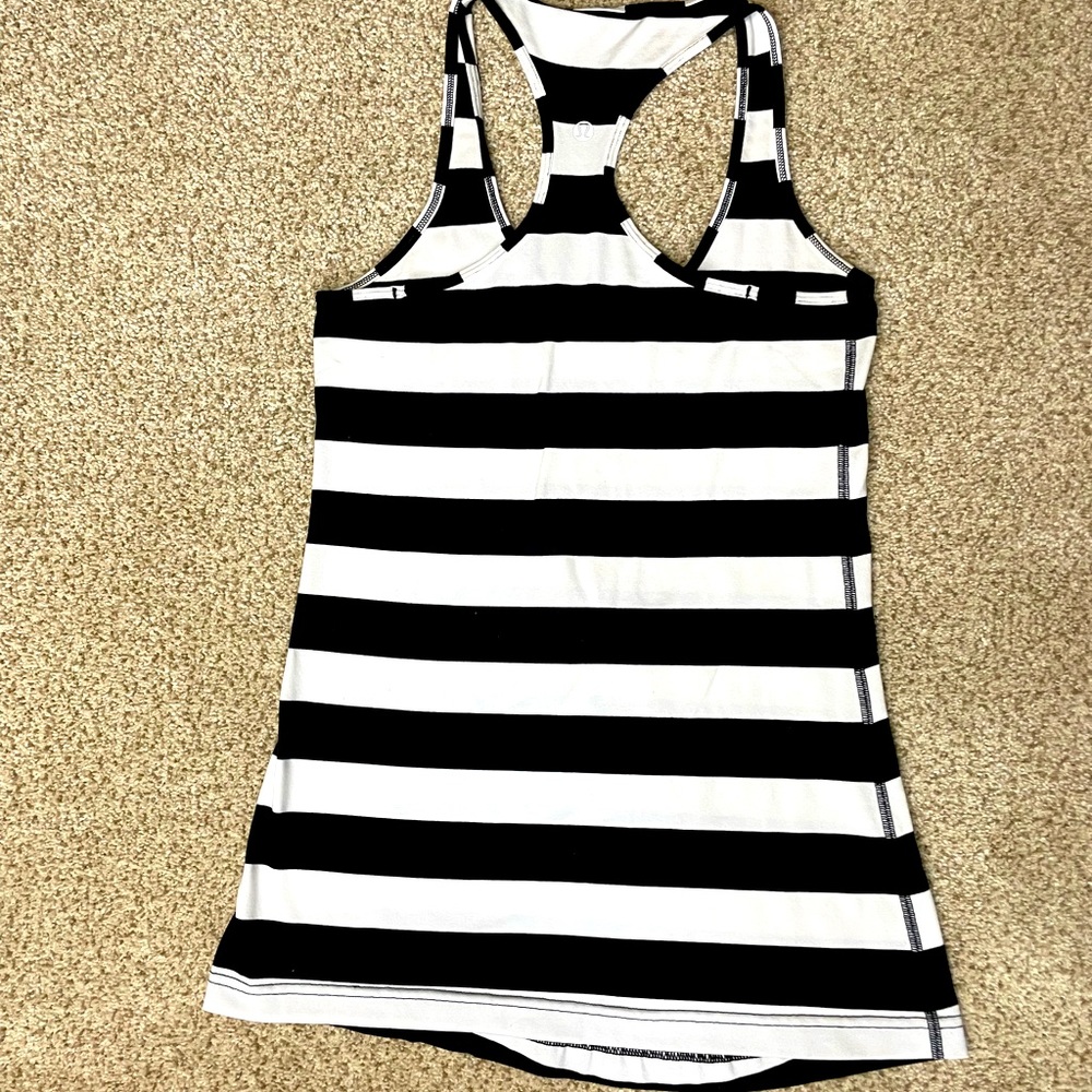 Lululemon Razorback Tank Top - Picture 2 of 3
